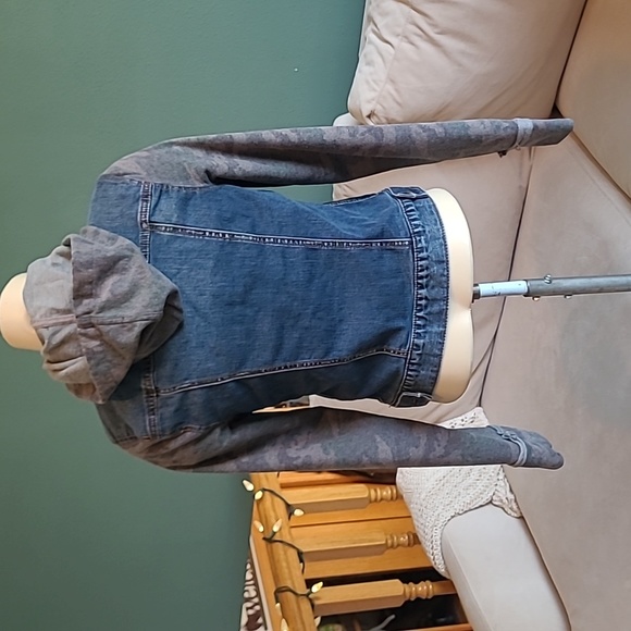 Mudd Denim jacket, size Small, with camouflage hood and sleeves - Picture 4 of 9